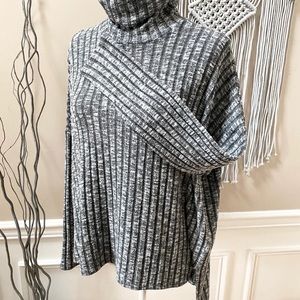 AEO Women’s Heather Grey Ribbed High Low Funnel Neck Top/Sweater M